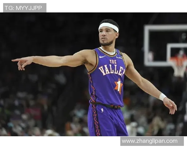 布克表现出色赛后评分揭晓成为最大亮点带领球队奋勇前行 布克表现出色赛后评分揭晓成为最大亮点带领球队奋勇前行